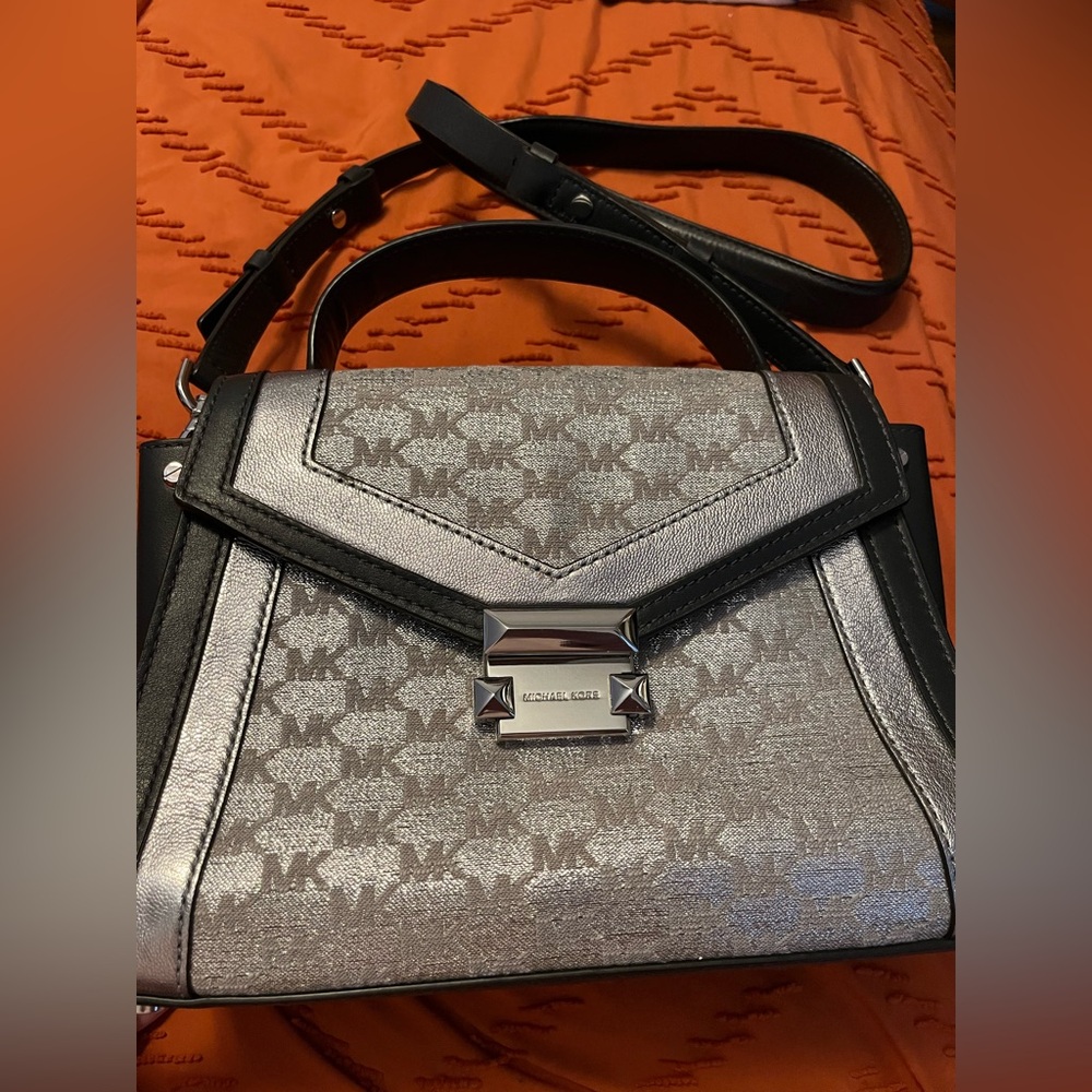 Super cute silver Michael Kors!
